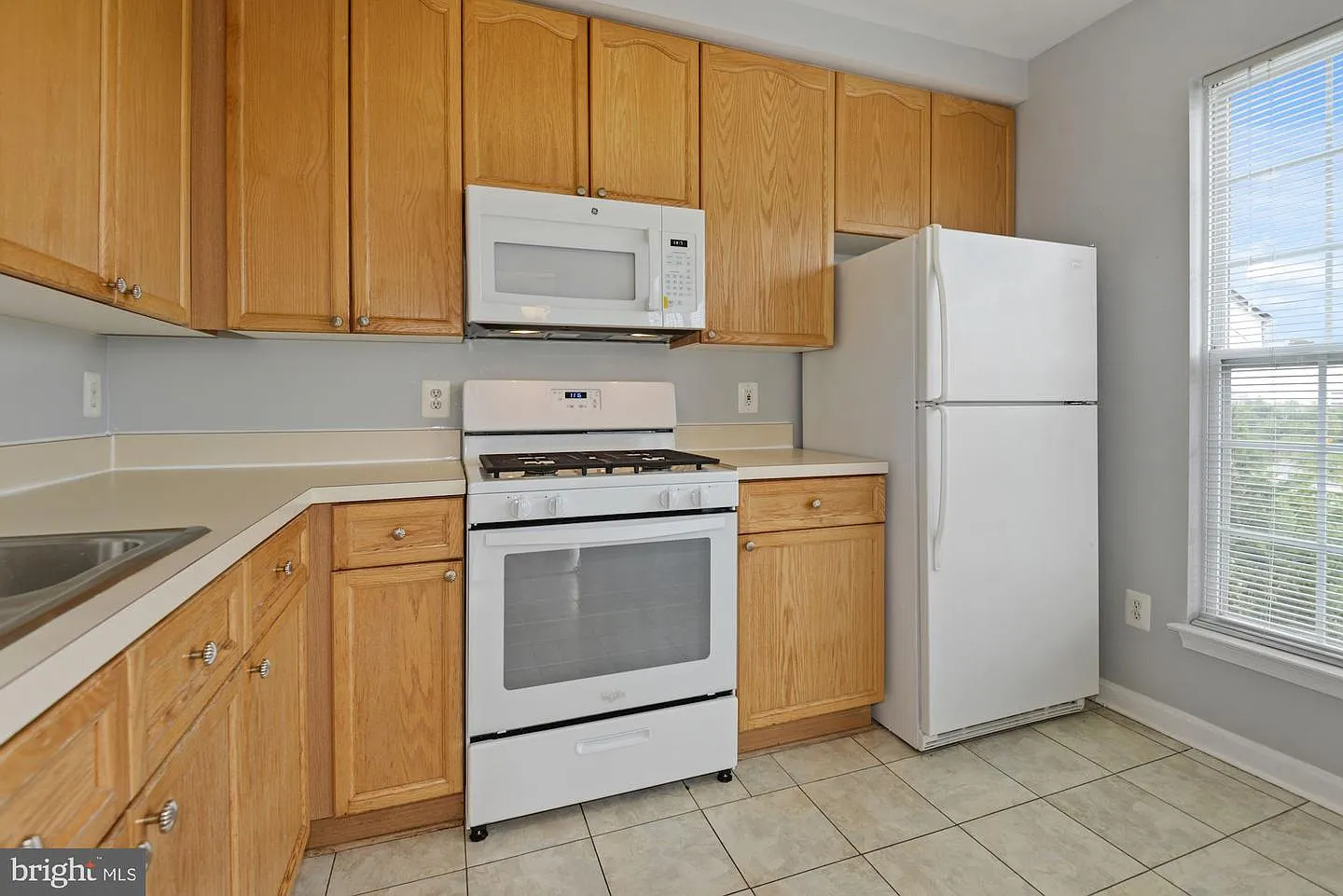 2 bed, 2.5 bath, 1215 sqft, $2,450 — Photo 3