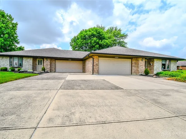 1480 Cross Creek Cir, Dayton, OH 45429