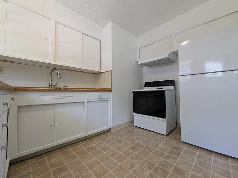 1607 K Ave #1607 — Photo 8
