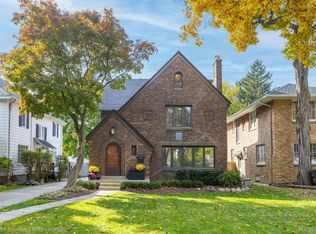 621 Washington Rd, Grosse Pointe, MI 48230