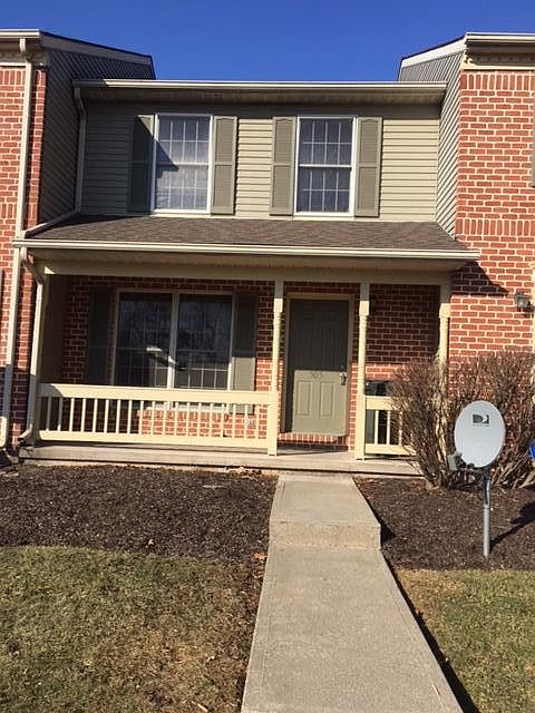 Front of townhouse/condo