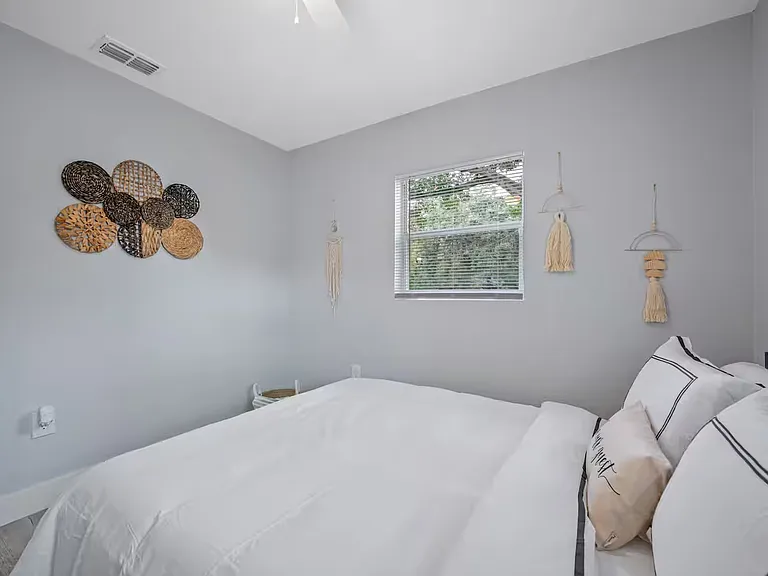 4313 W Woodlawn Ave — Photo 16