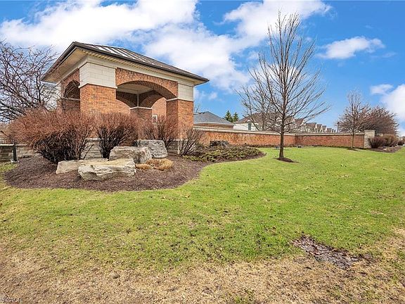 4th image of 26 Roehampton Cres