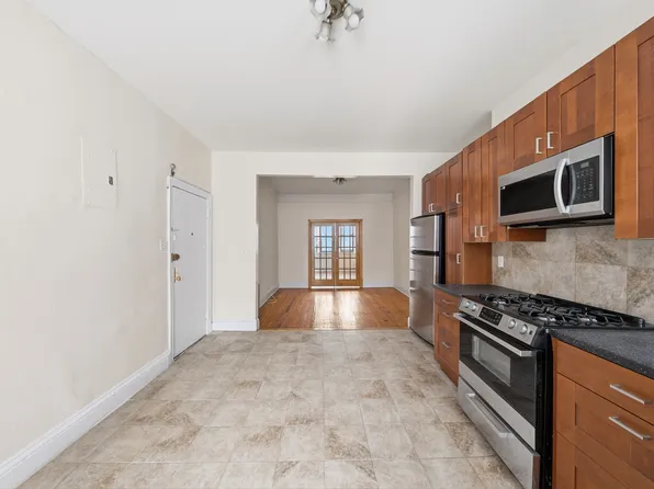 584 Sixth Avenue image 5 of 12