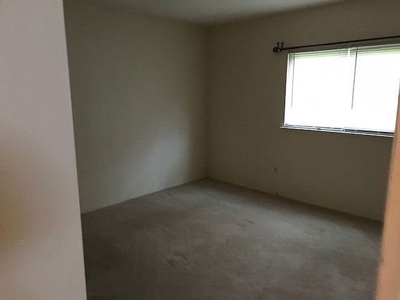 4th image of 27547 Oneil St