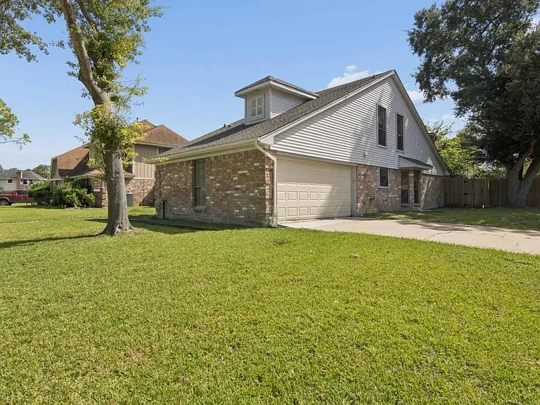 6915 La Mirada Dr — Photo 3
