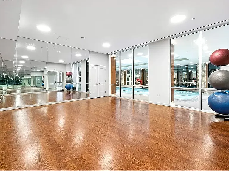 215 E 19th St #5K — Photo 7