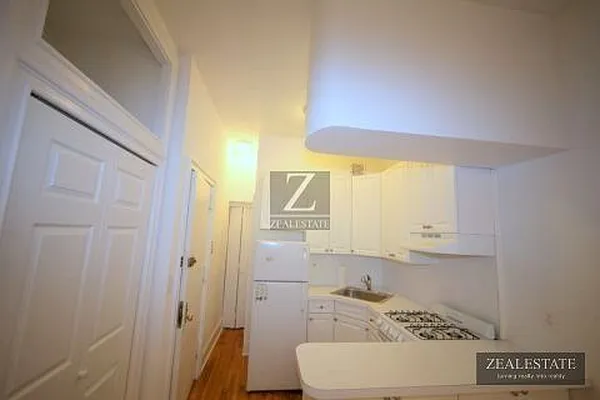 Rented by ZealEstate Group Inc | media 14