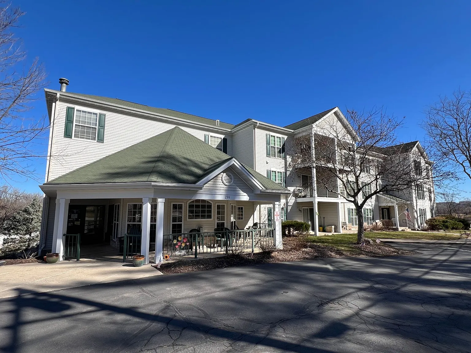 Pleasant Valley Apartments — Photo 2