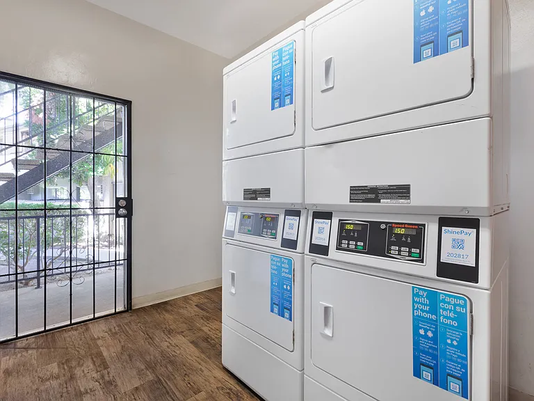 Chatsworth Pointe Apartment Homes — Photo 10