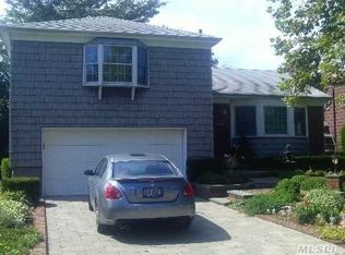 2 David Rd, Massapequa, NY 11758