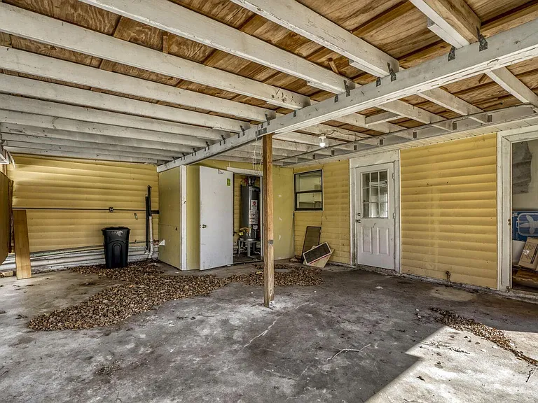 315 Acacia St — Photo 17