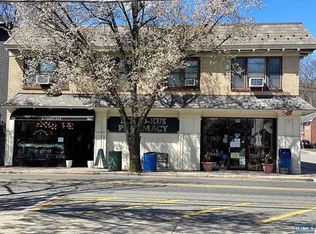 622 N Maple Ave, Ho Ho Kus, NJ 07423