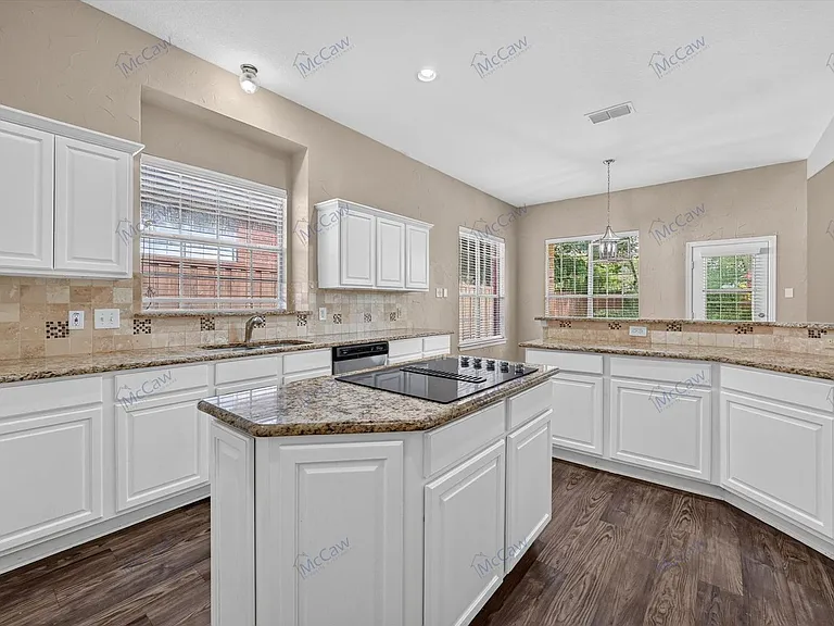 504 Coventry Dr — Photo 6