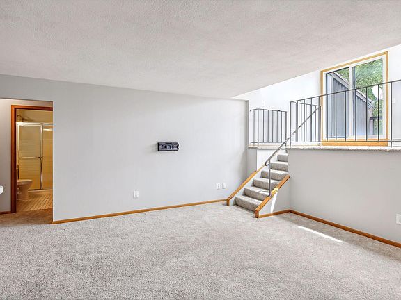 5th image of 350 Oakwood Dr APT 6