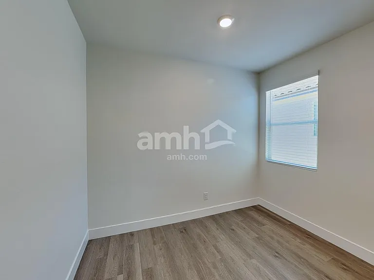 870 English Primrose St — Photo 18