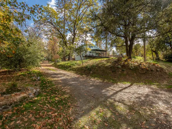 43191 W Sugar Pine Dr, Oakhurst, CA 93644