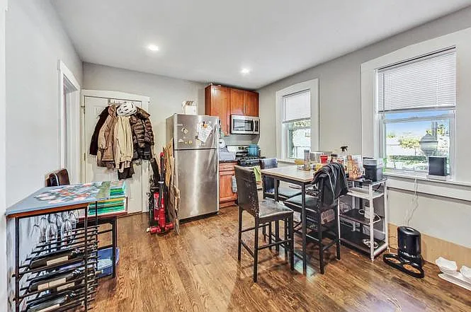 2 bed, 865 sqft, $2,000 — Photo 3