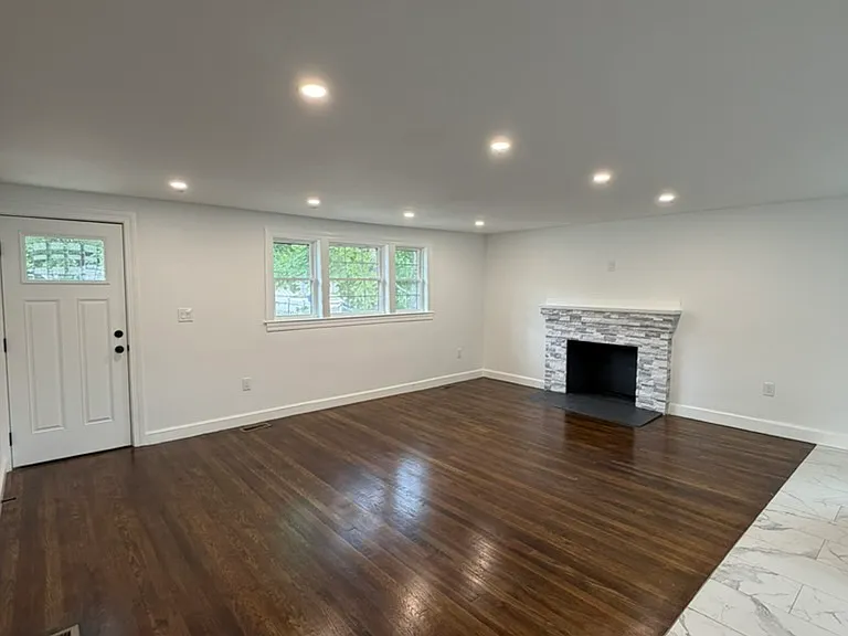 115 Bunker Hill Ln #1 — Photo 9