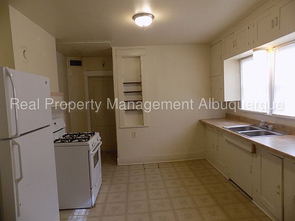 5th image of 313 Columbia Dr SE