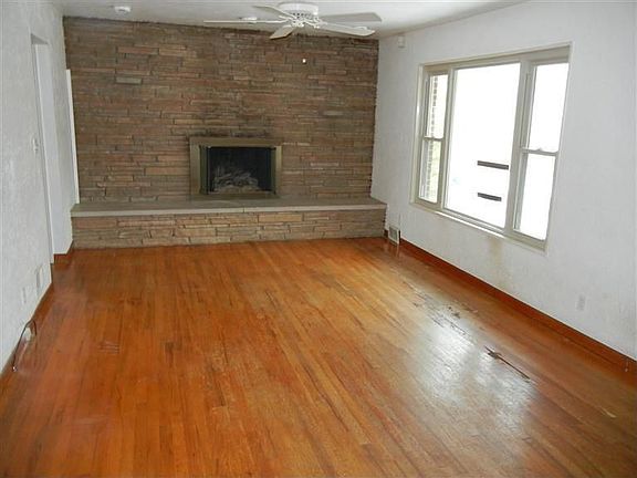 3rd image of 2827 Ida Ave