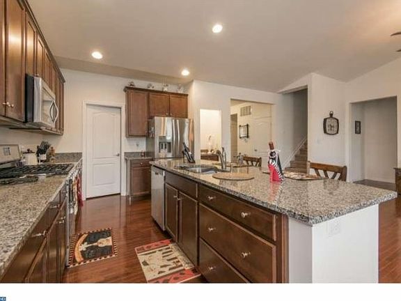 5th image of 441 Georgiana Dr