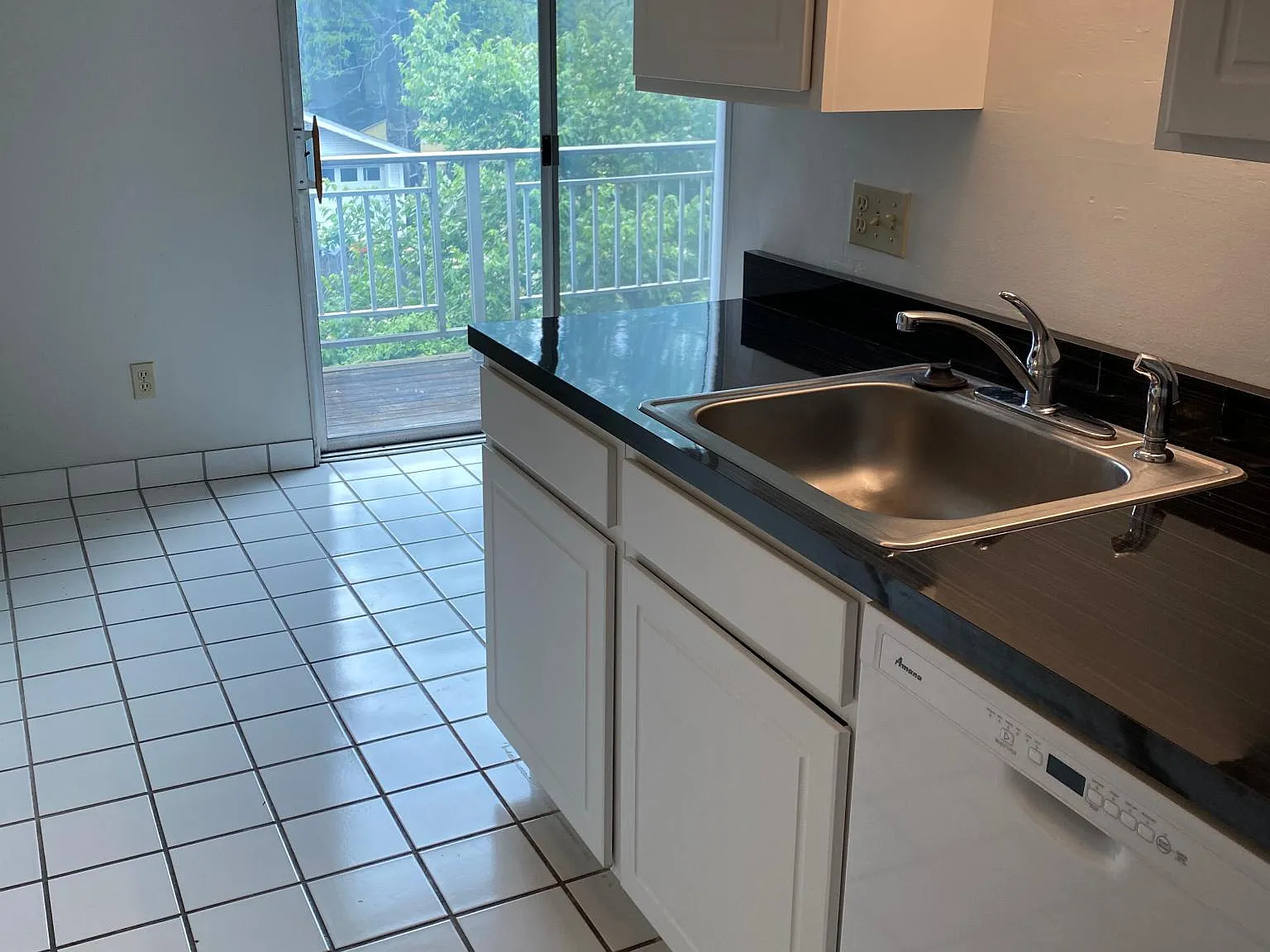 1 bed, 650 sqft, $995 — Photo 3