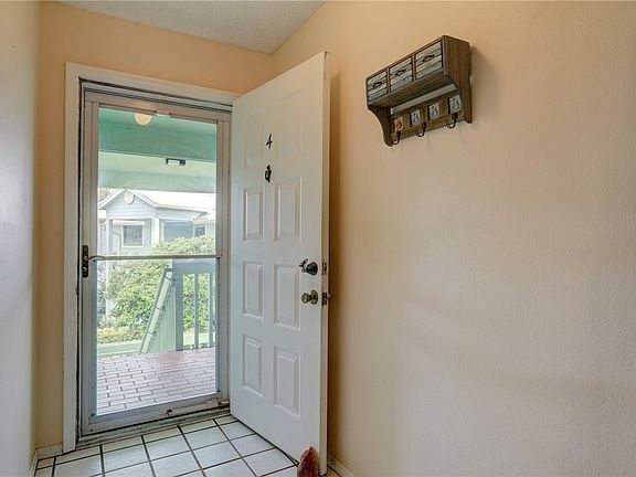 3rd image of 5715 Pelican Pointe Dr APT 4