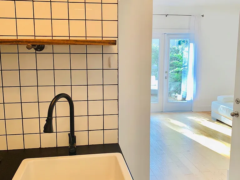 325 5th Ave S #14 — Photo 16