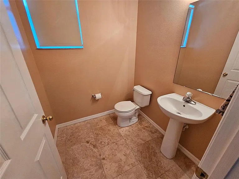 1881 Strathmore Cir — Photo 7