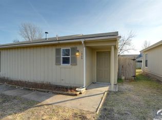 1305 E 25th Ter, Lawrence, KS 66046
