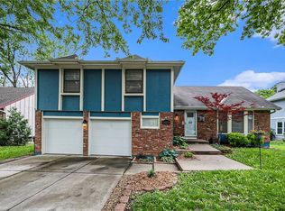 14216 S Raintree Dr, Olathe, KS 66062