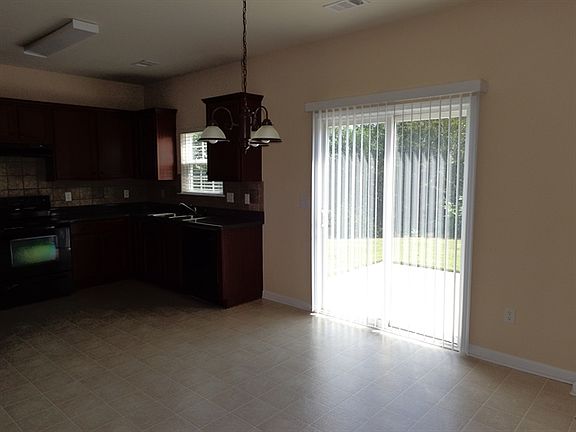 5th image of 10 Golden Acre Ct