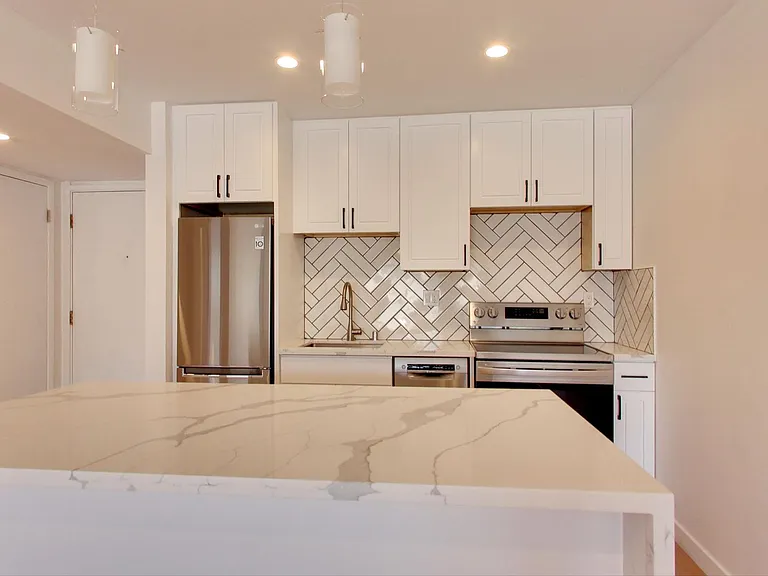 1500 Newlands Ave #203 — Photo 3