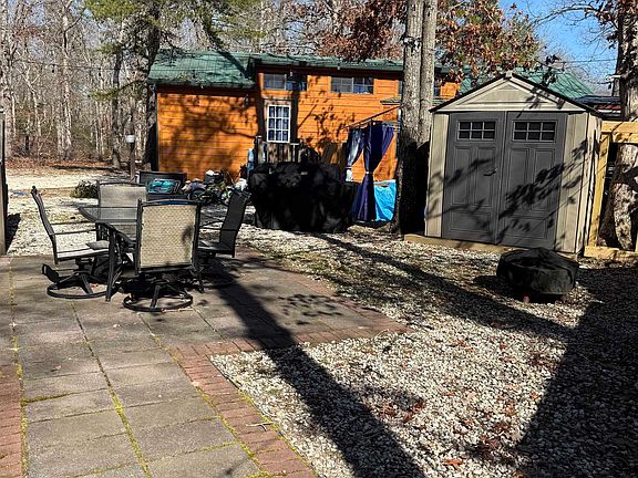 2nd image of 515 Corsons Tavern Rd