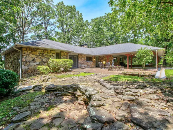 100 Tennyson Dr, Greers Ferry, AR 72067