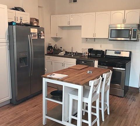 3rd image of 840 N Hoyne Ave #3