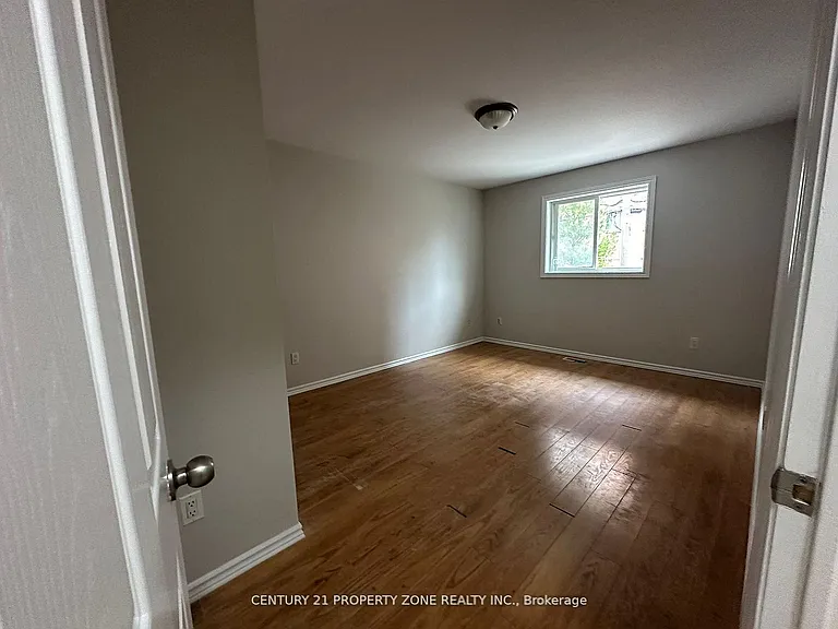 975 Albert Rd — Photo 13