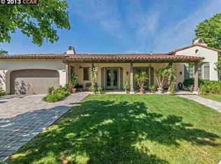 11 Whiting Ct, Moraga, CA 94556