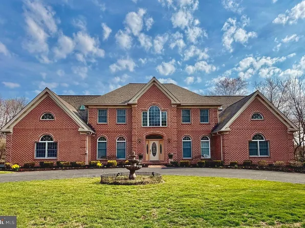 2004 Mountain Pine Dr, Mechanicsburg, PA 17050