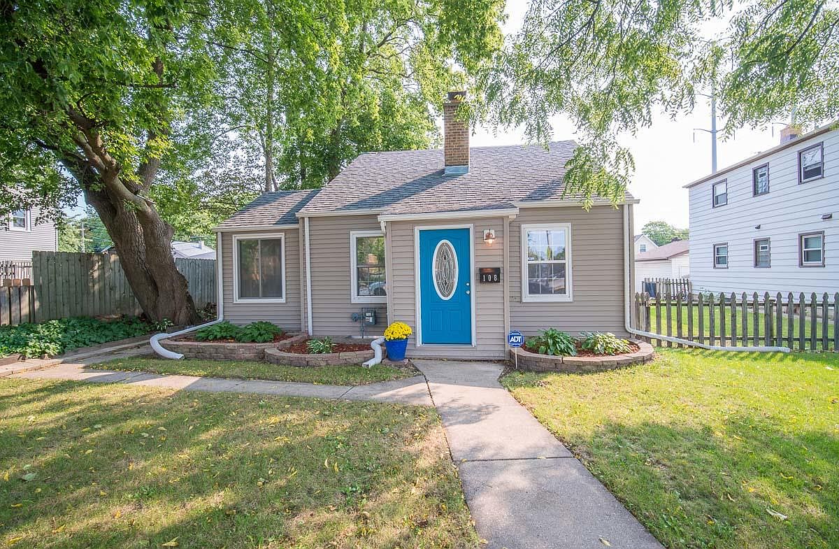 108 N 76th St Milwaukee Wi 53213 Mls 1710155 Zillow