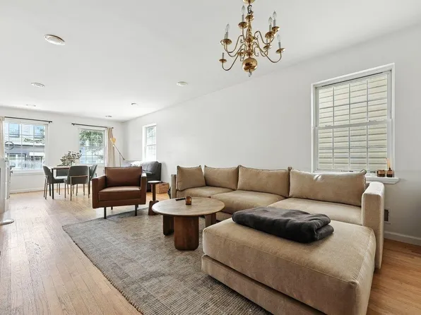 207 New York Avenue image 2 of 21