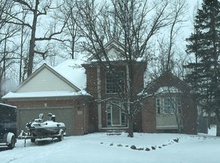 5332 Sandalwood Ct, Grand Blanc, MI 48439