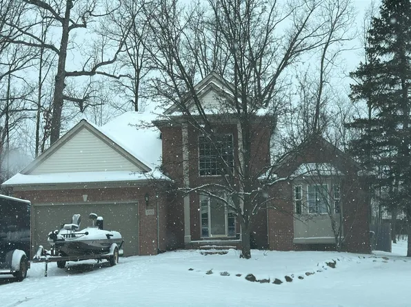 5332 Sandalwood Ct, Grand Blanc, MI 48439