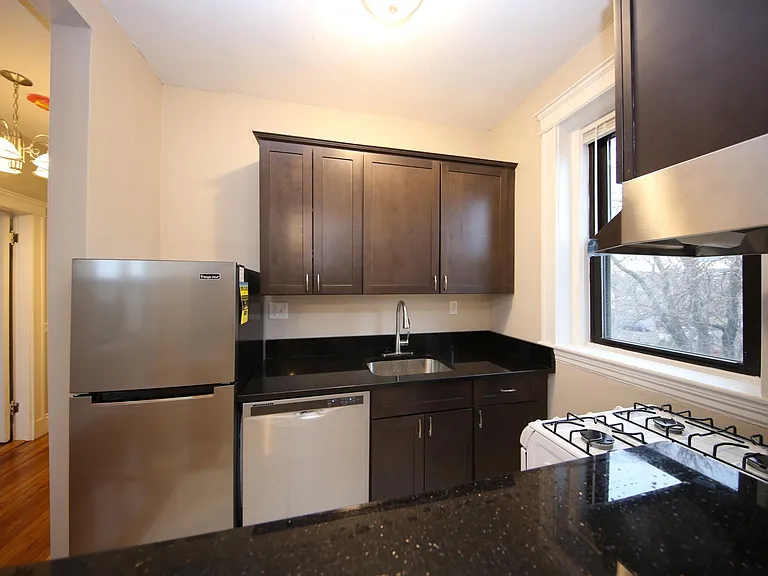 43 Glenville Ave #18 — Photo 2