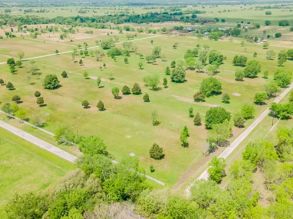 5 County Road 3910, Wills Pt, TX 75169