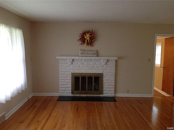 5th image of 530 Lewis Dr