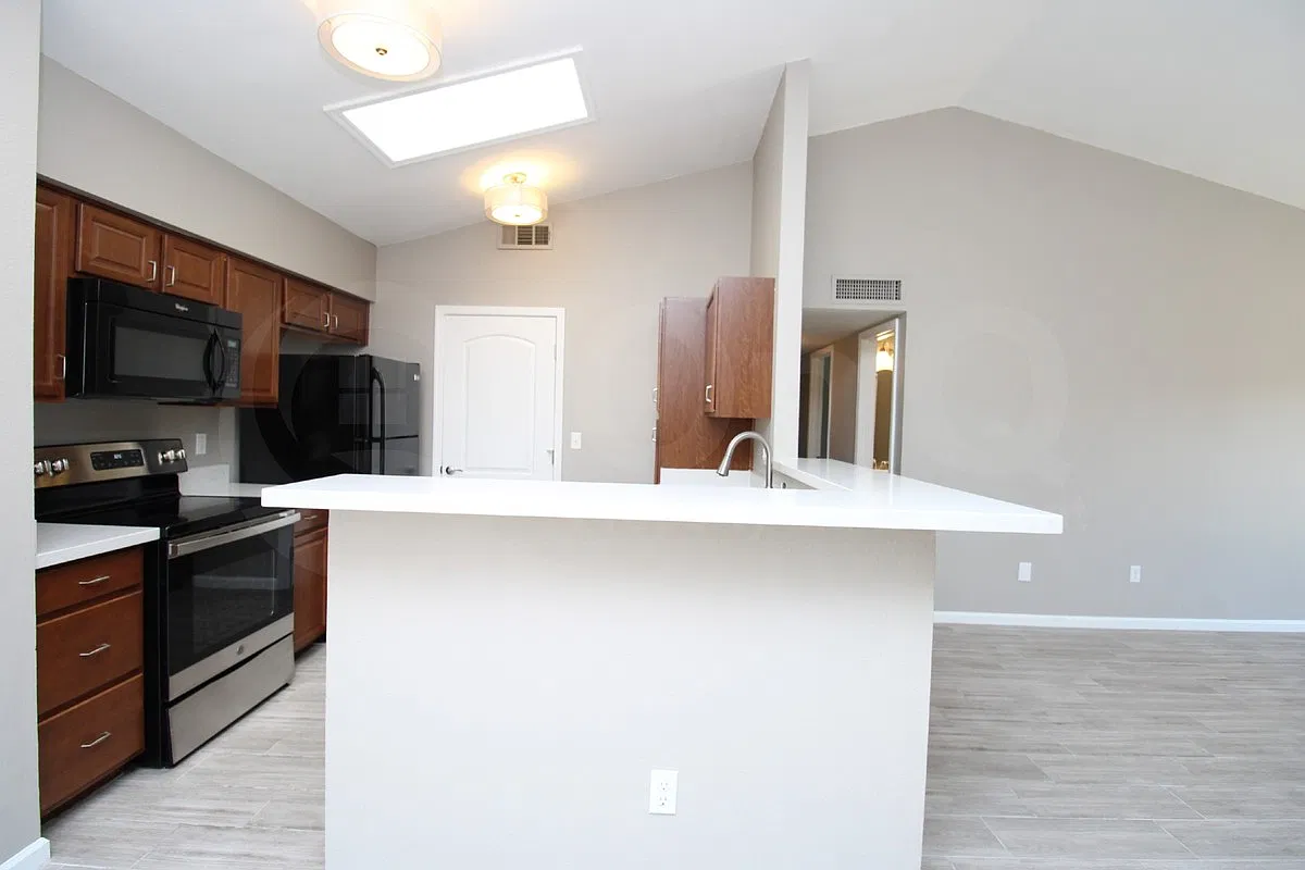3 bed, 2.0 bath, 1143 sqft, $2,250 — Photo 4