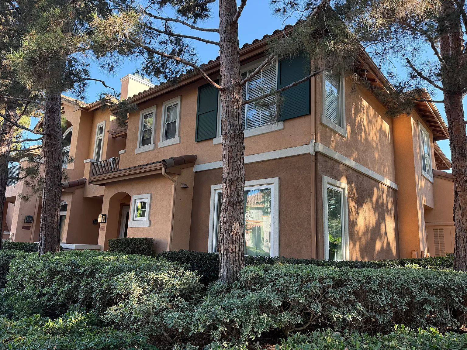 2 bed, 1070 sqft, $3,300 — Photo 2