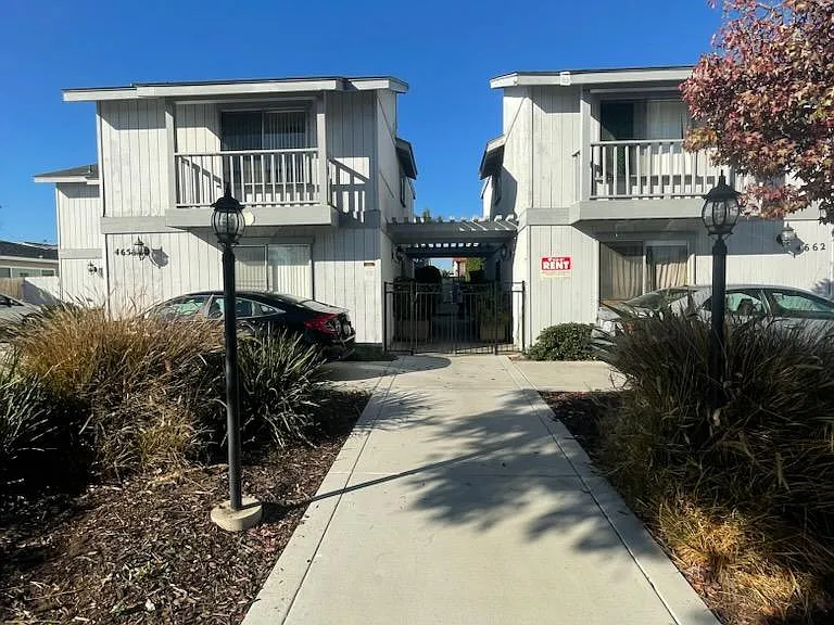 4658 Cherokee Ave — Photo 1